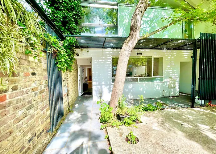Chic 3 Bedroom Flat With Private Terrace In Holloway Near Finsbury Park