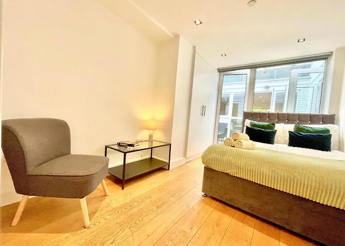Chic 3 Bedroom Flat With Private Terrace In Holloway Near Finsbury Park