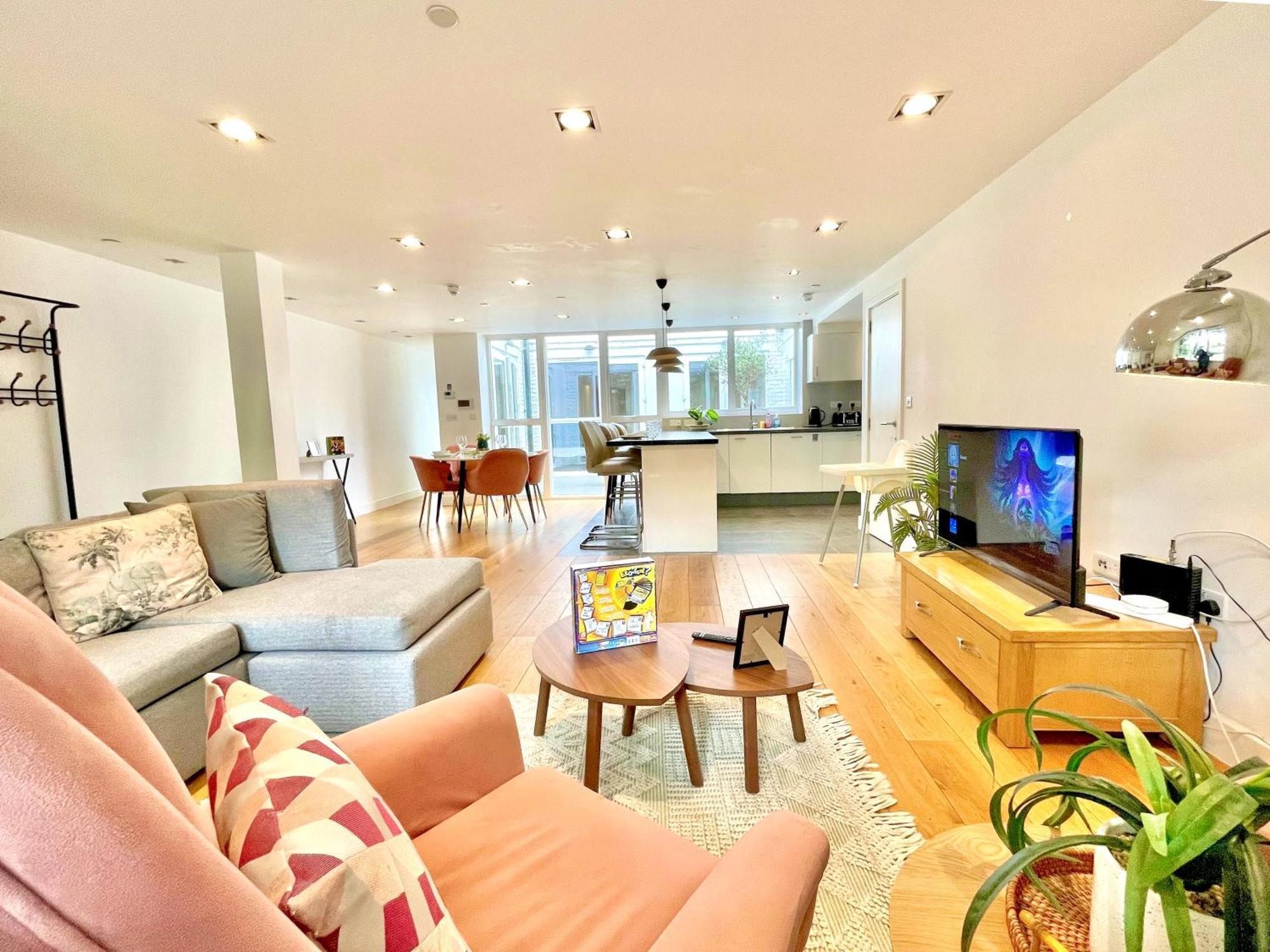 Chic 3 Bedroom Flat With Private Terrace In Holloway Near Finsbury Park *
