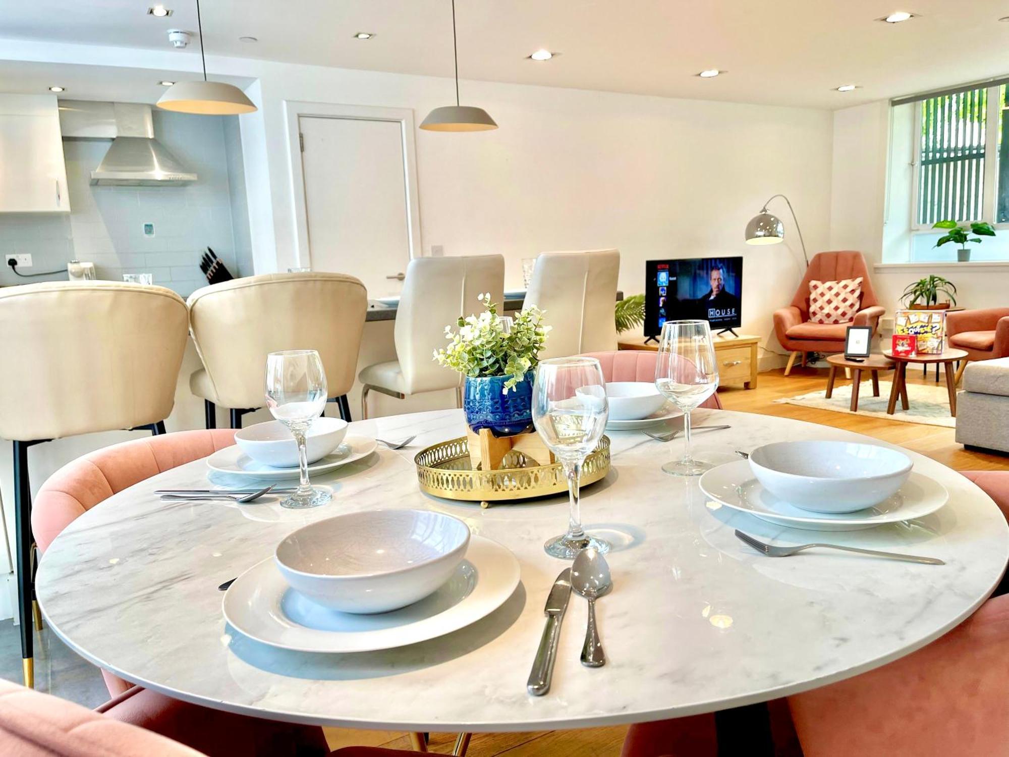 Chic 3 Bedroom Flat With Private Terrace In Holloway Near Finsbury Park